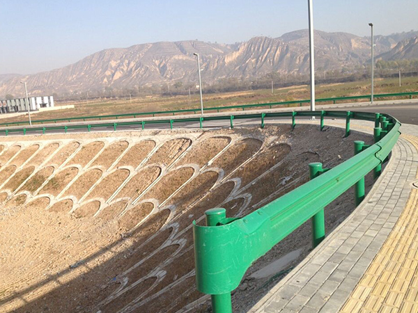 ���λ���